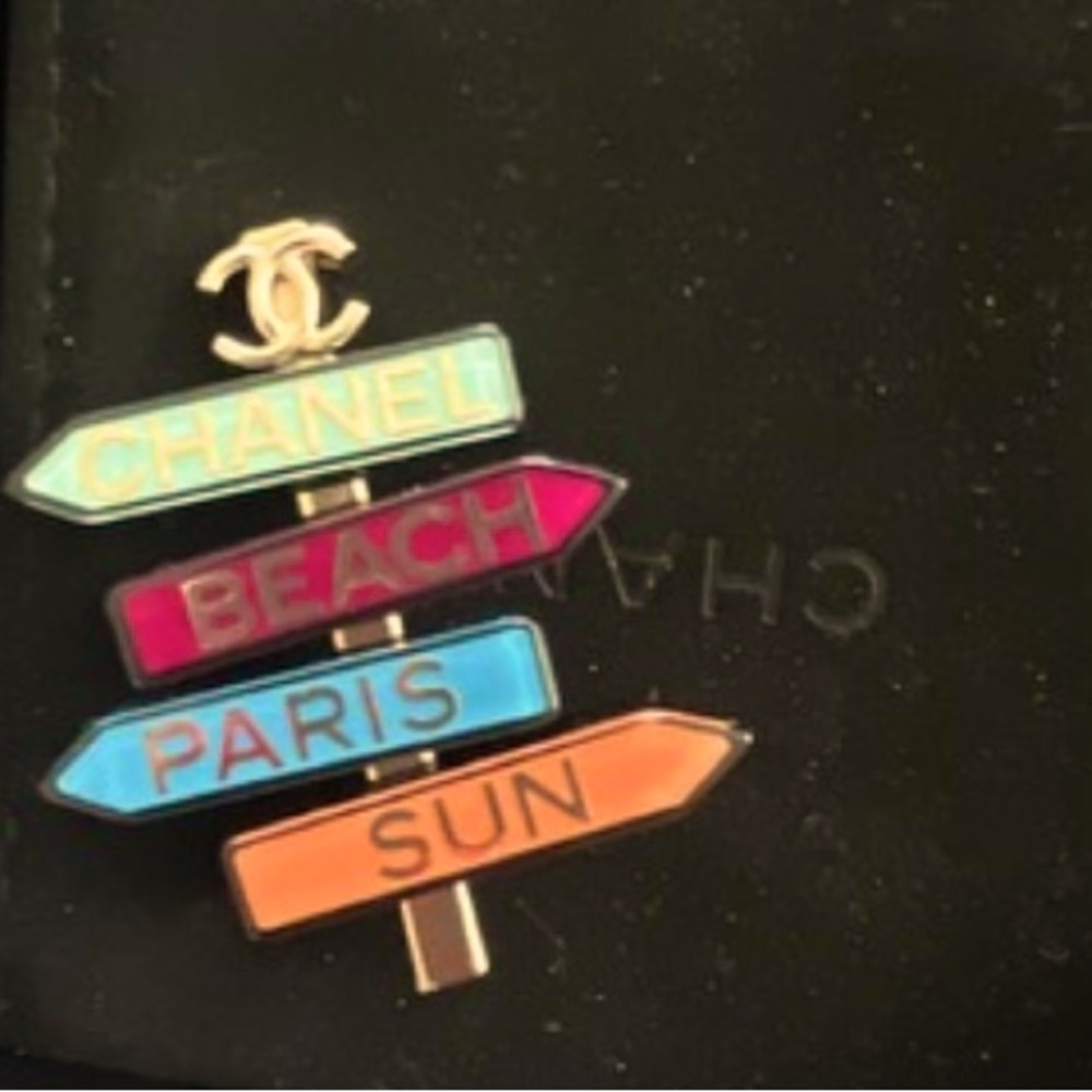 CHANEL BROACH